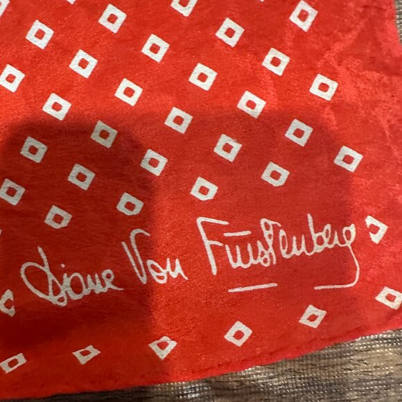 Vintage Diane Von Furstenberg silk scarf red and white 22" - Picture 2 of 6